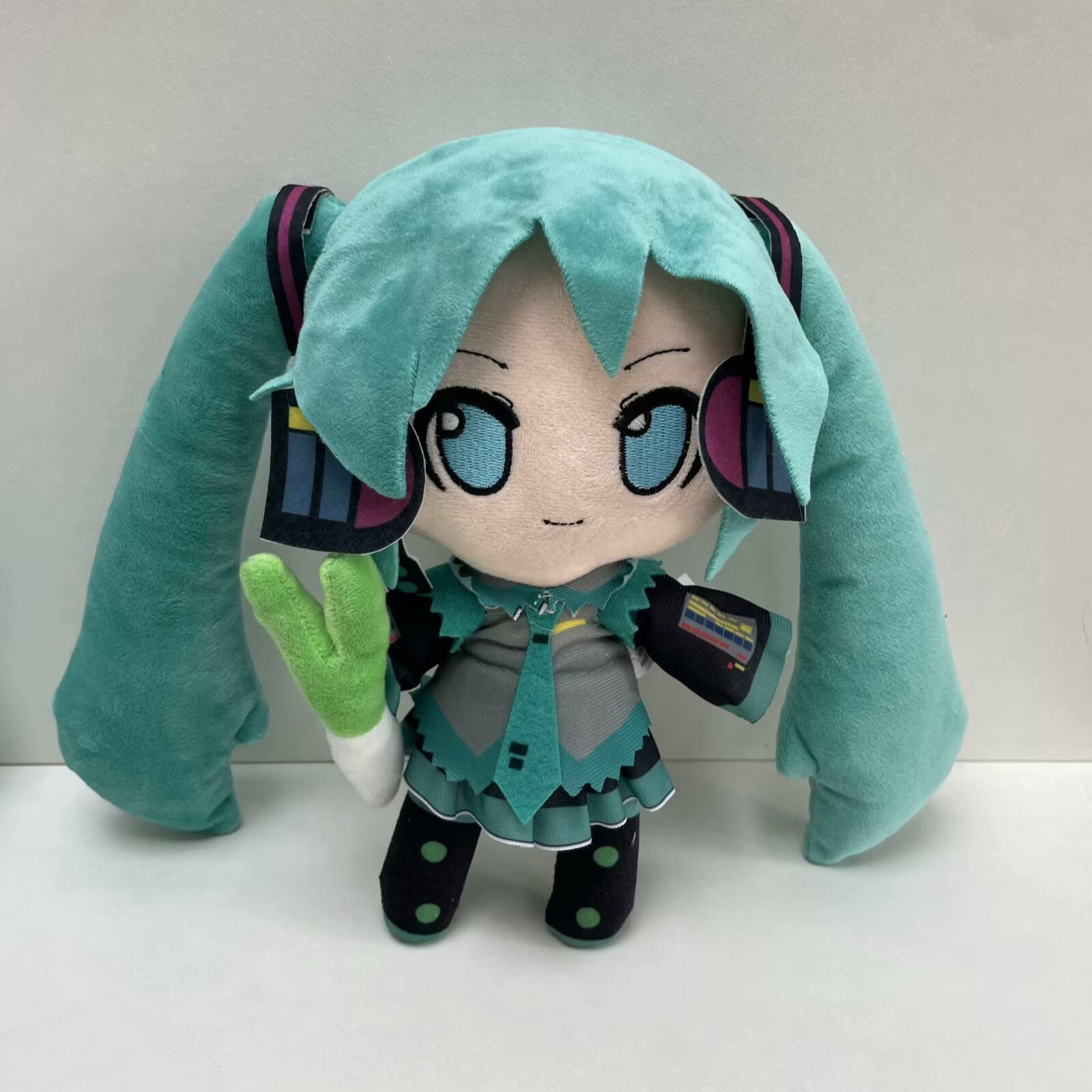 Hatsune Miku Plush Doll with L - Anime Fan Merchandise のレビューと価格