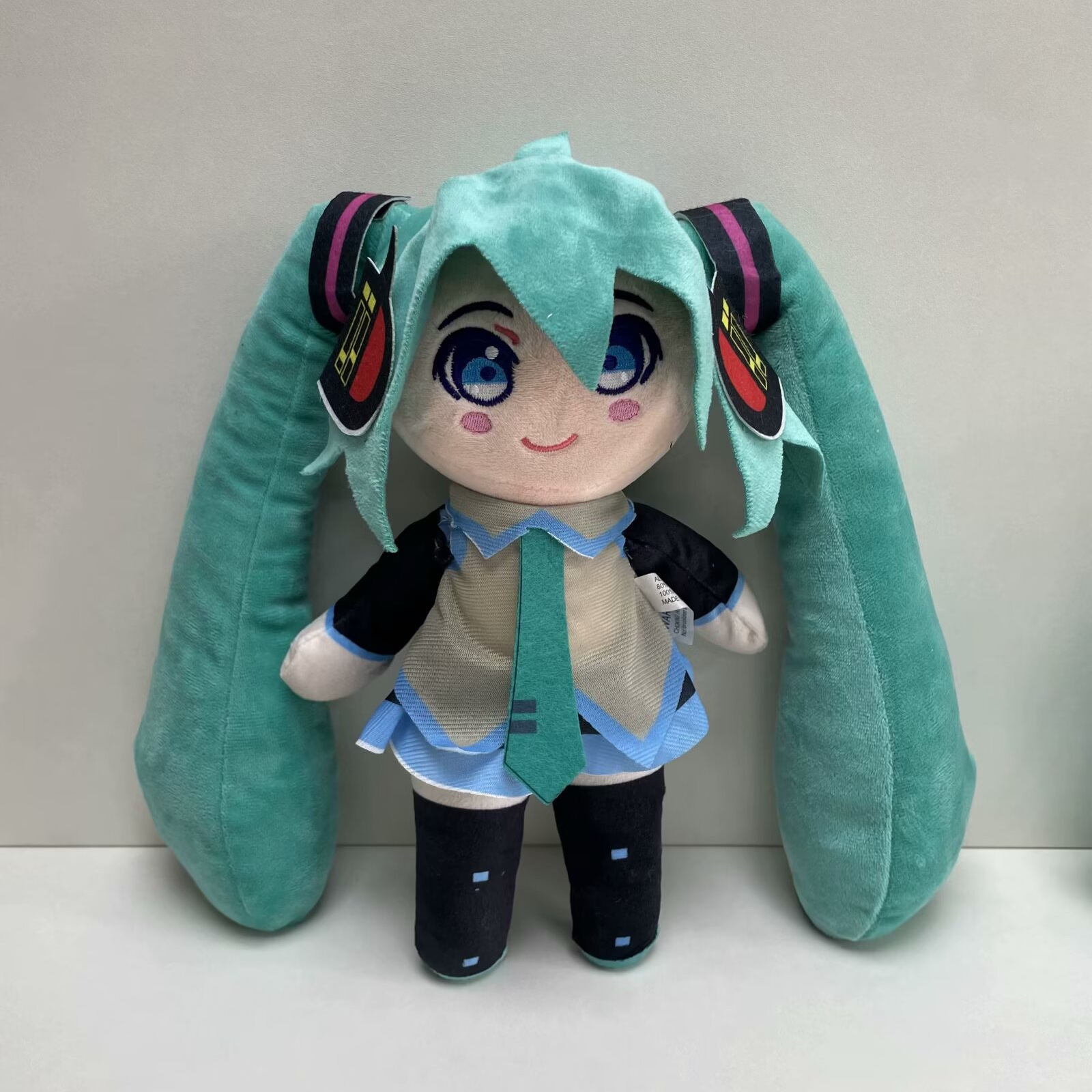 Hatsune Miku Plush Doll with L - Anime Fan Merchandise のレビューと価格